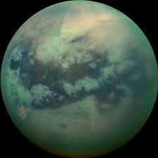 La nave Cassini realiza su último vuelo sobre Titán, la luna más grande de  Saturno | National Geographic